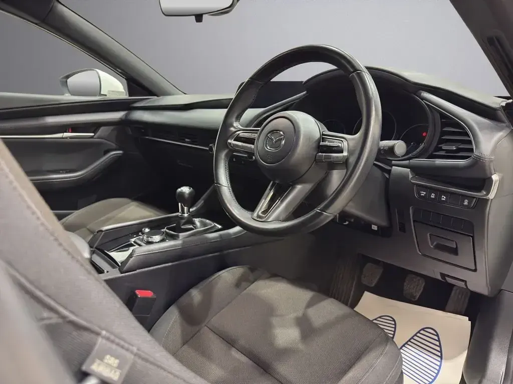 Used Mazda 3 122 HP (89 kW) 2022 White Hatchback