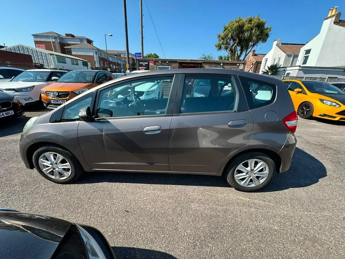Used Honda Jazz ES 99 HP (72 kW) 2012 Brown Hatchback