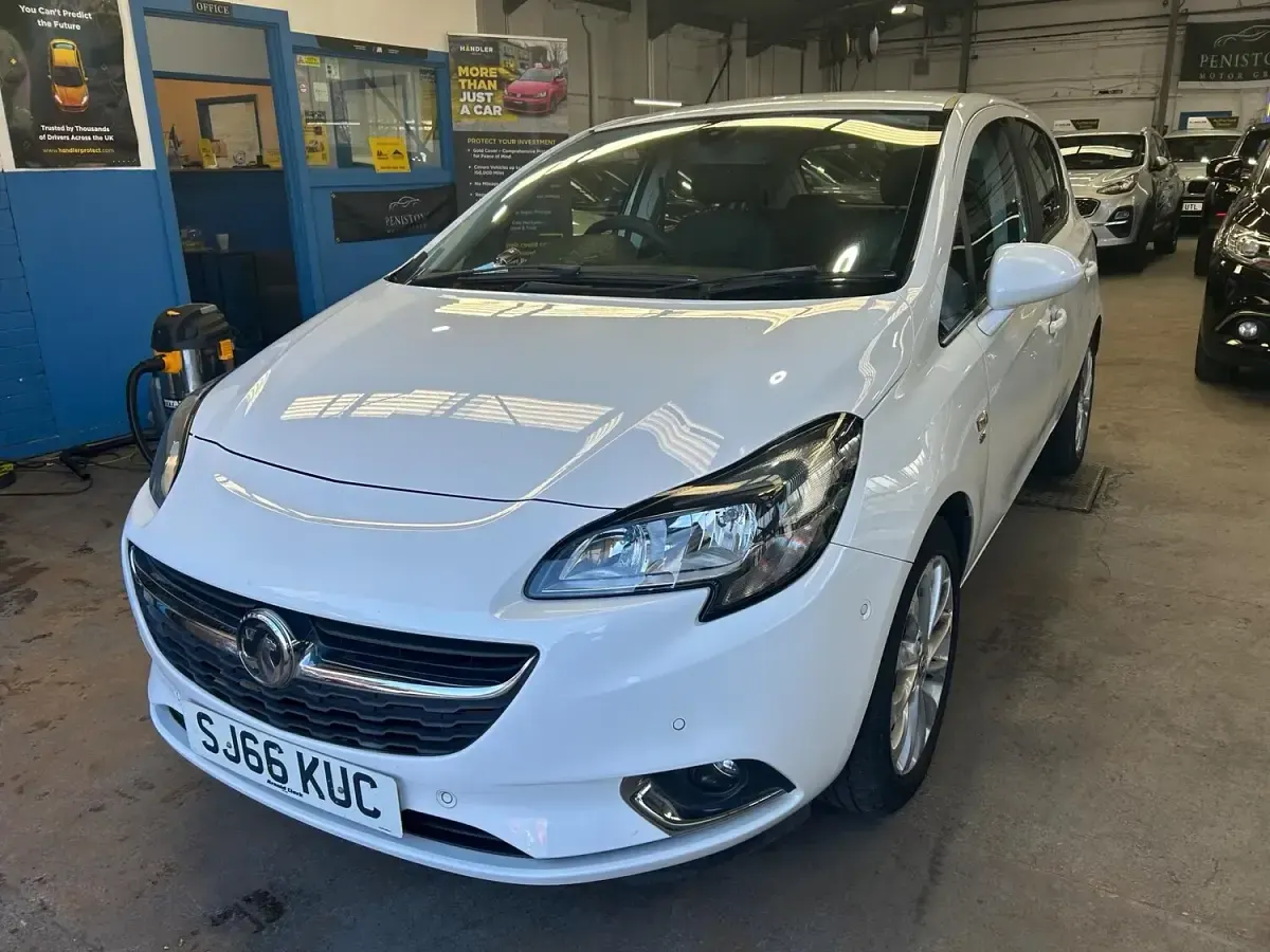 Used Vauxhall Corsa 75 HP (55 kW) 2016 White Hatchback