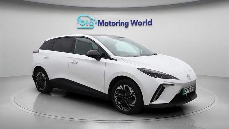 White Used 2023 MG MG4 EV Trophy Hatchback | £15,700 (Fair price) - Image 1/4