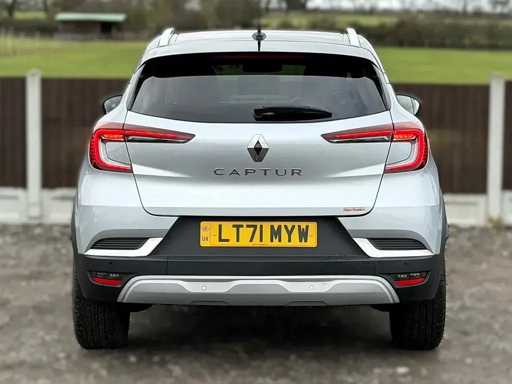 Used Renault Captur Version S 2021 Black/grey SUV