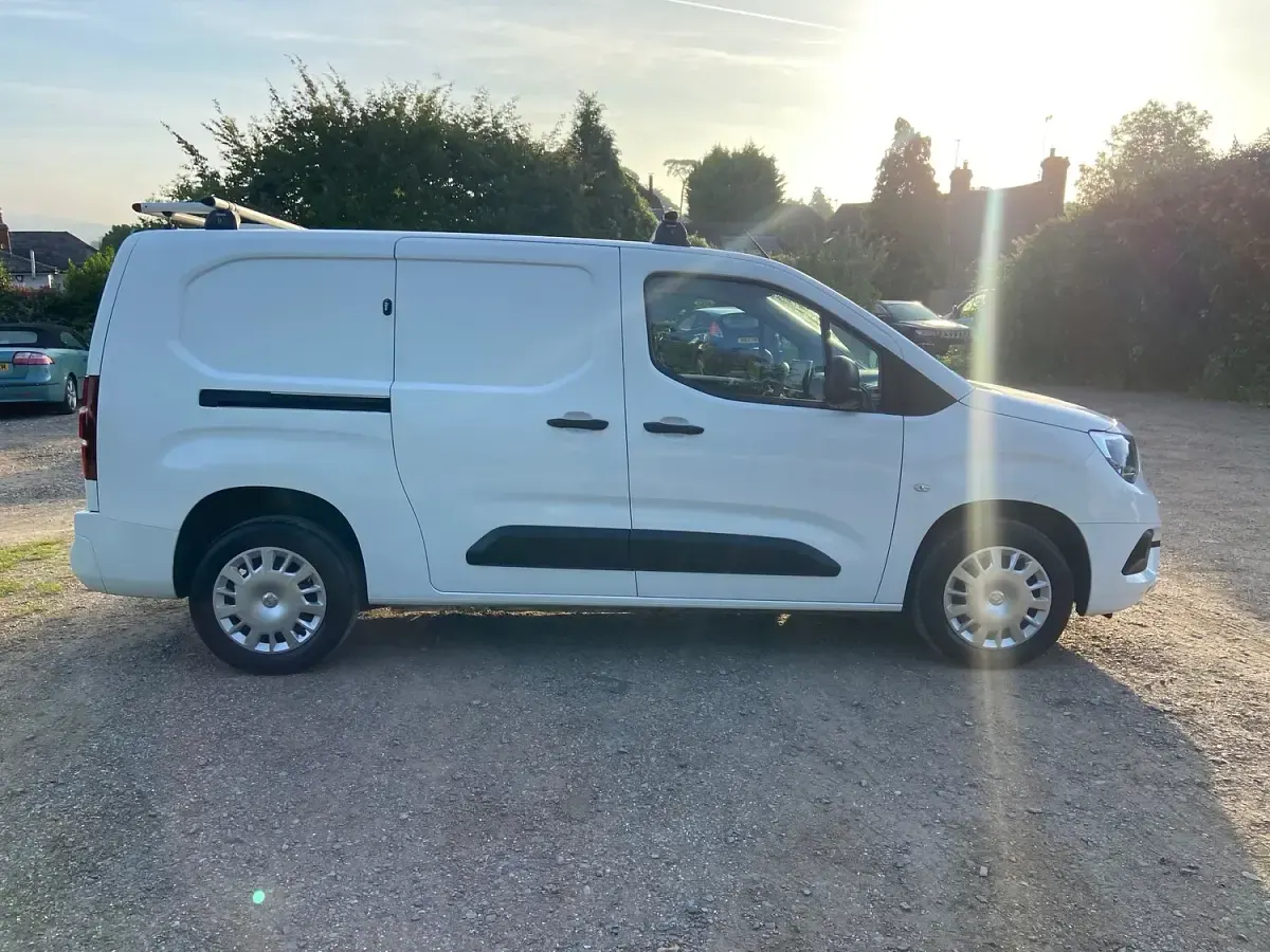 Used Vauxhall Combo Sportive 100 HP (73 kW) 2022 White MPV
