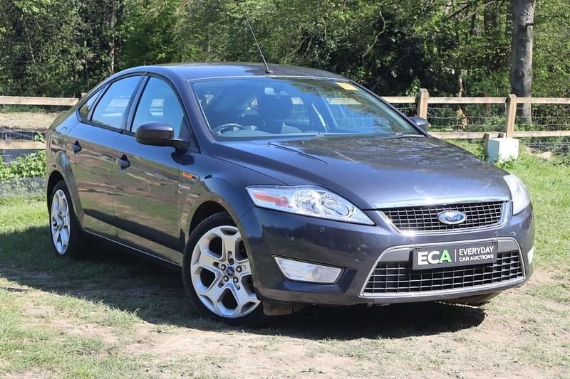 Usado Ford Mondeo Zetec 138 HP (101 kW) 2010 Cinzento Citadino