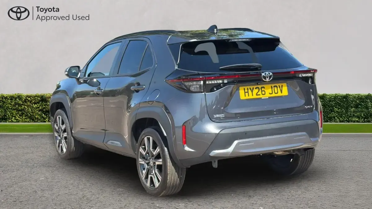 Used Toyota Yaris Cross 130 HP (95 kW) 2026 Decuma grey SUV