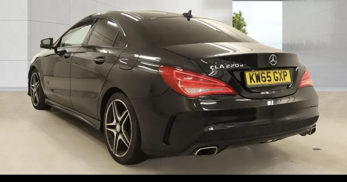Usado Mercedes CLA220 AMG 177 CV (130 kW) 2016 Negro Berlina