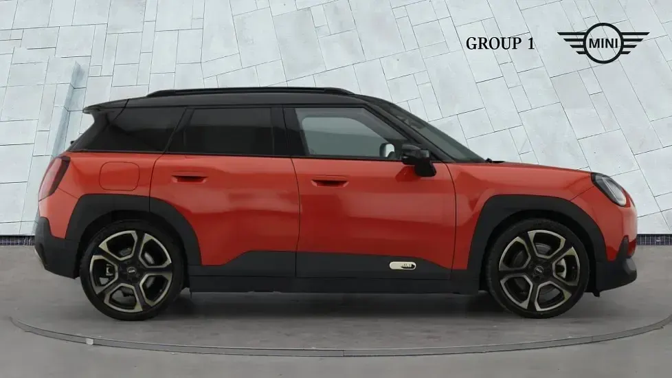 Used Mini Aceman Exclusive 160 kW (218 HP) 2025 Red SUV