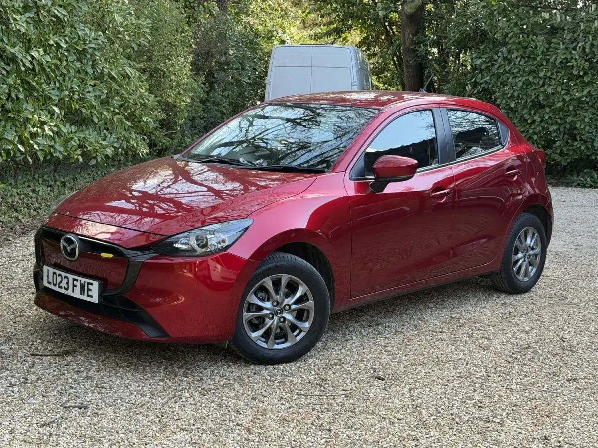 Second-hand Mazda 2 Center-Line 116 CP (85 kW) 2023 Roșu Hatchback