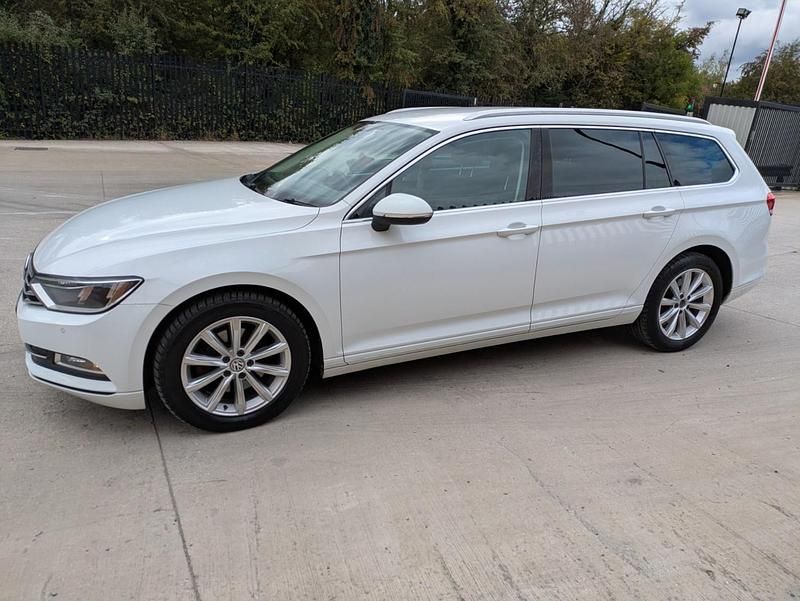Used VW Passat Business 120 HP (88 kW) 2017 White Estate