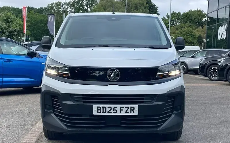 Used Vauxhall Vivaro 120 HP (88 kW) 2026 MPV