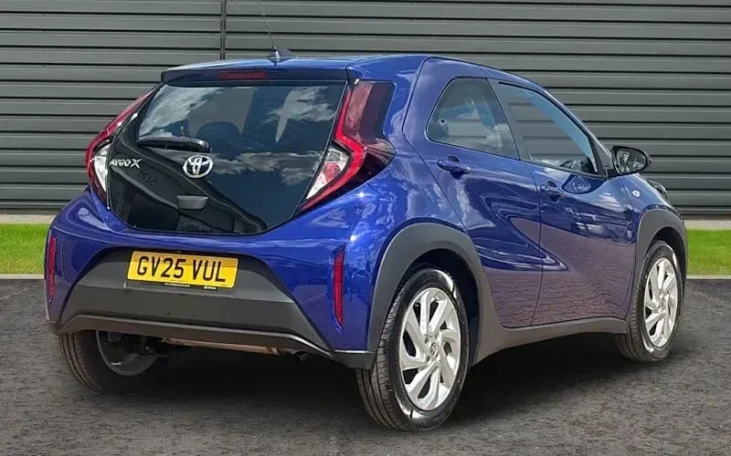 Used Toyota Aygo X PURE 72 HP (52 kW) 2025 Blue SUV