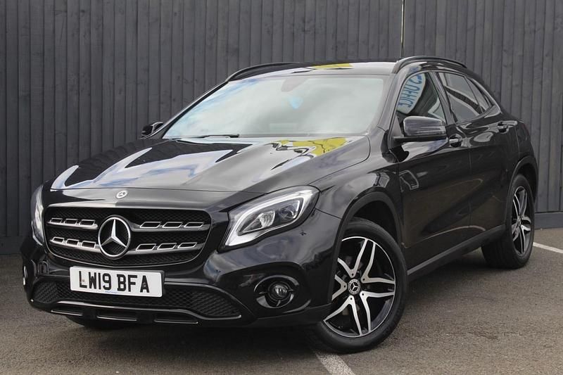 Used Mercedes GLA180 Urban 122 HP (89 kW) 2019 Black SUV