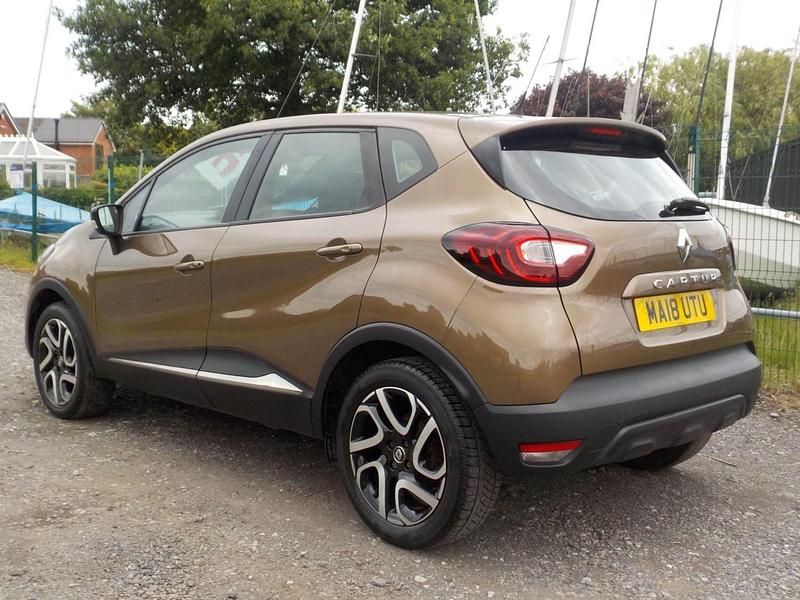 Used Renault Captur Dynamique 90 HP (66 kW) 2018 Brown SUV