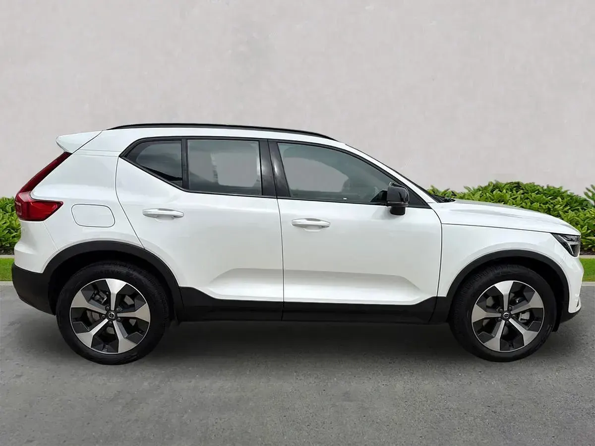 New Volvo XC40 Plus 163 HP (119 kW) 2026 SUV