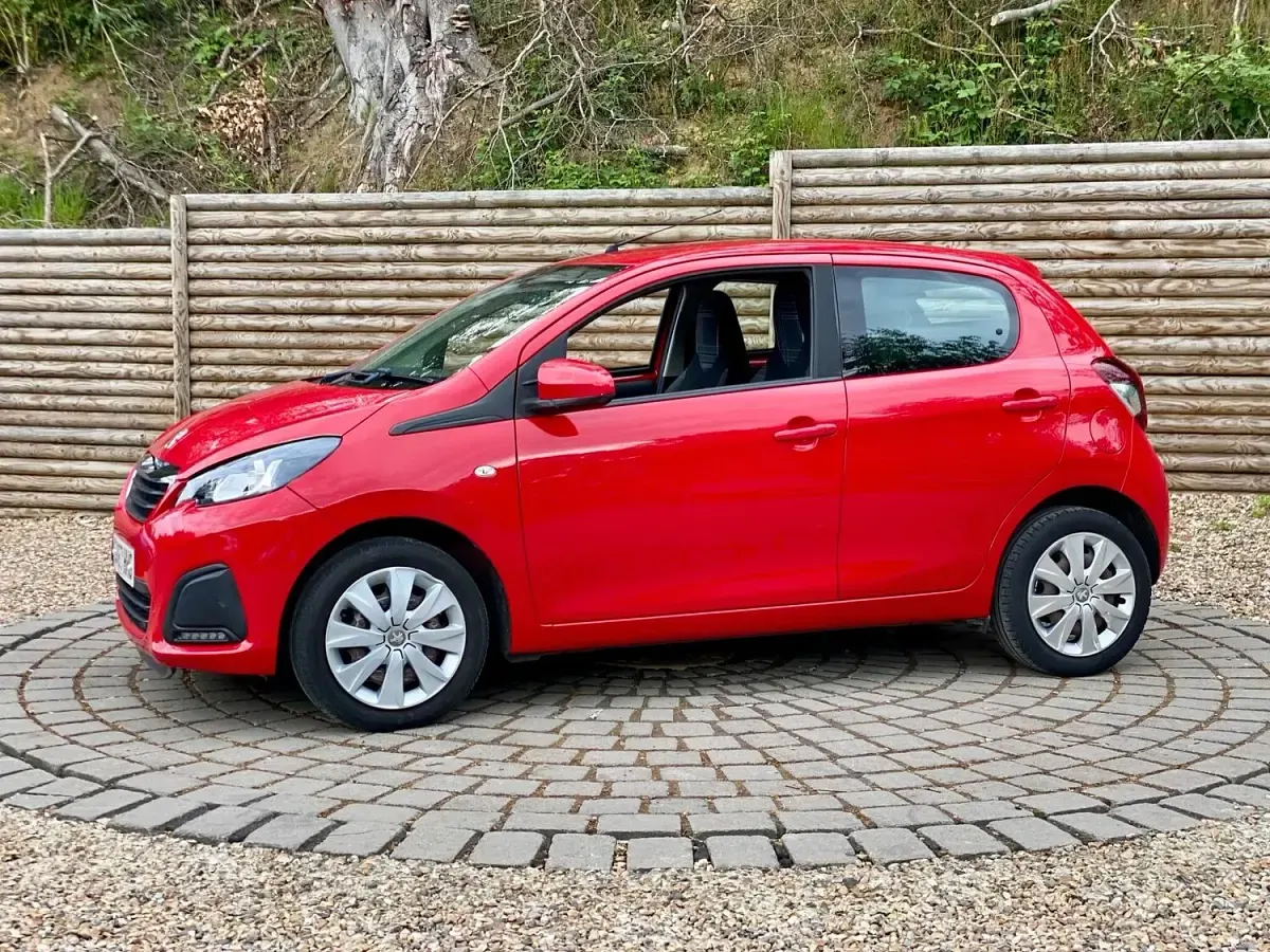 Used Peugeot 108 Active 68 HP (50 kW) 2017 Red Hatchback