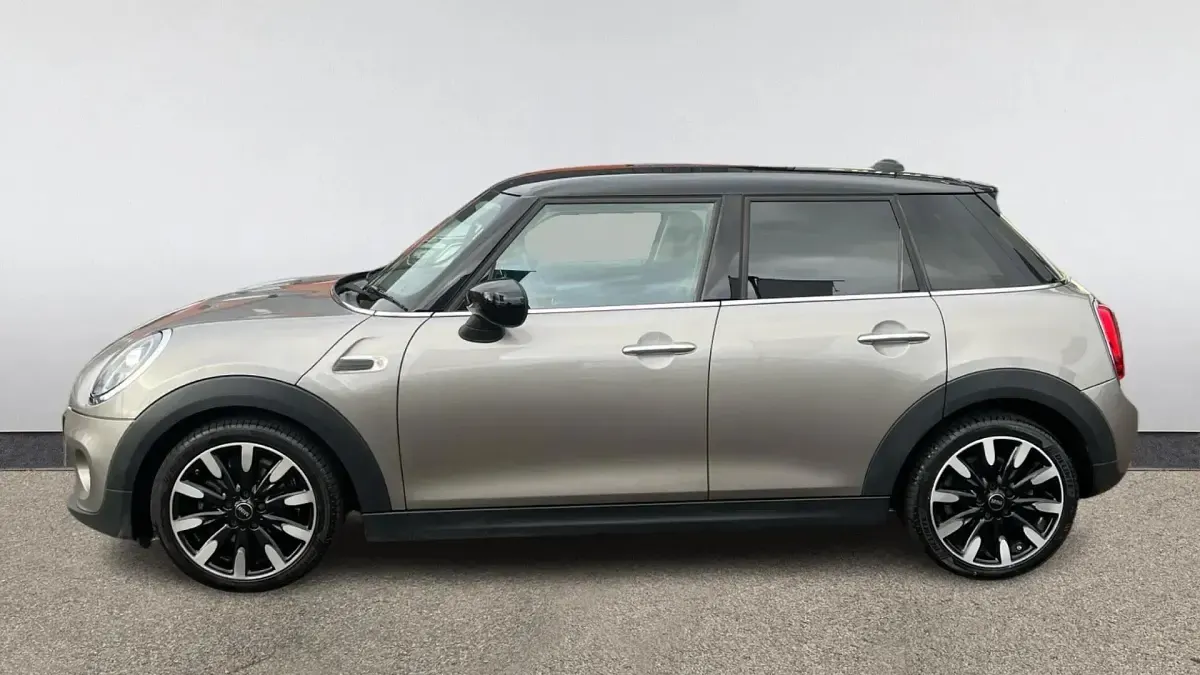Używany Mini Cooper Exclusive 136 KM (100 kW) 2020 Srebrny Hatchback