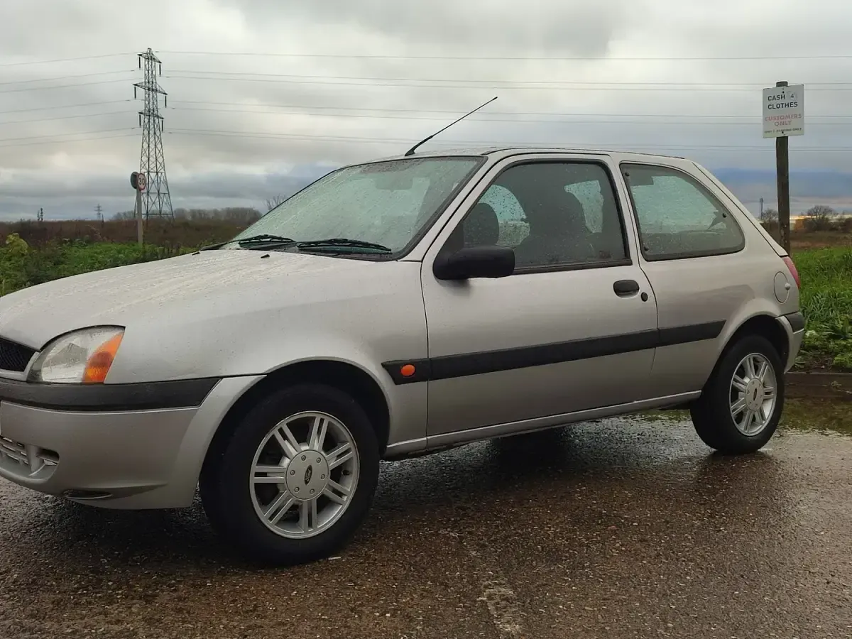 Used Ford Fiesta 80 HP (58 kW) 2002 Silver Hatchback