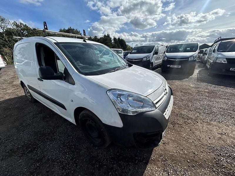 White Used 2017 Citroën Berlingo MPV | £1,765 (Super price) - Image 1/4