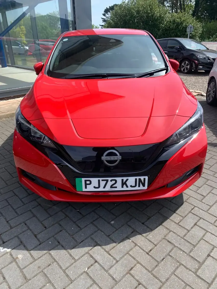 Usado Nissan Leaf N-Connecta 110 kW (150 HP) 2022 Vermelho Citadino