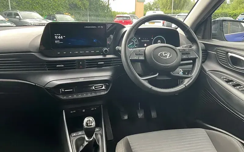 Used Hyundai i20 Premium 101 HP (74 kW) 2022 Blue Hatchback