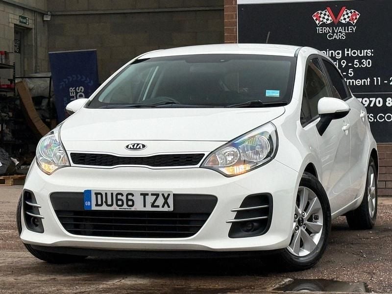 Used Kia Rio 84 HP (61 kW) 2016 White Hatchback