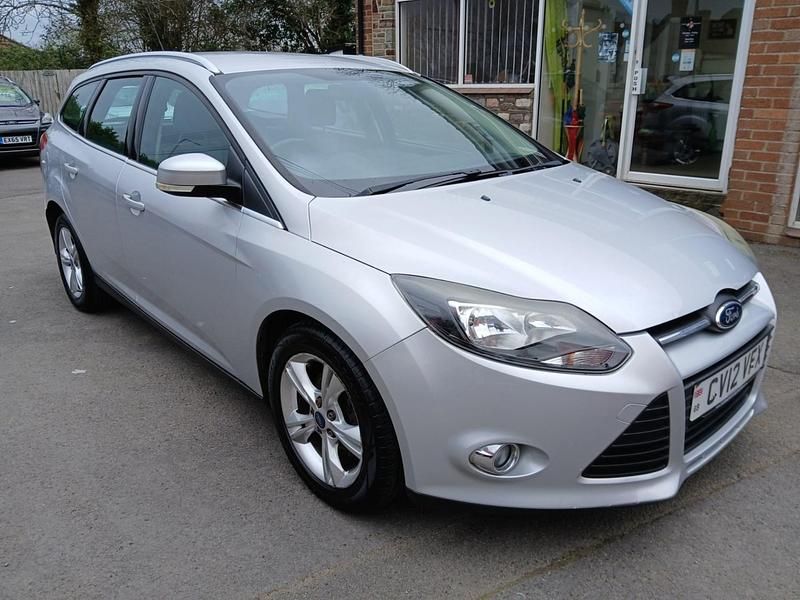 Used Ford Focus Zetec 115 HP (84 kW) 2012 Silver Estate