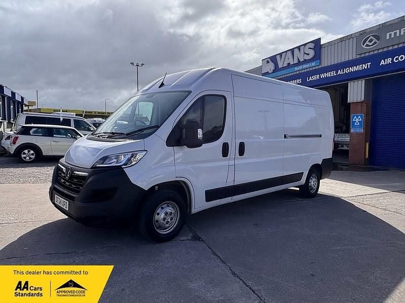 Second-hand Vauxhall Movano 140 CP (102 kW) 2024 Alb