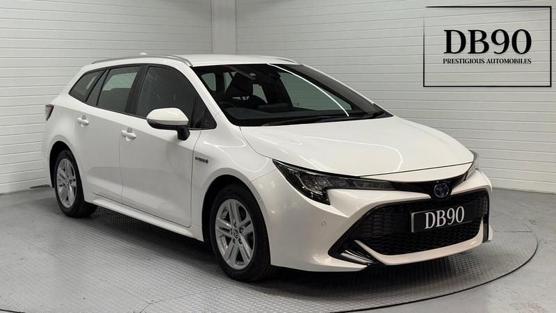 White Used 2020 Toyota Corolla Estate | £17,395 (Good price) - Image 1/4