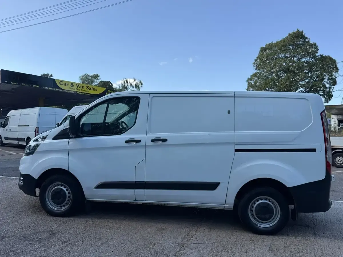 Used Ford Transit Custom 105 HP (77 kW) 2018 White Van