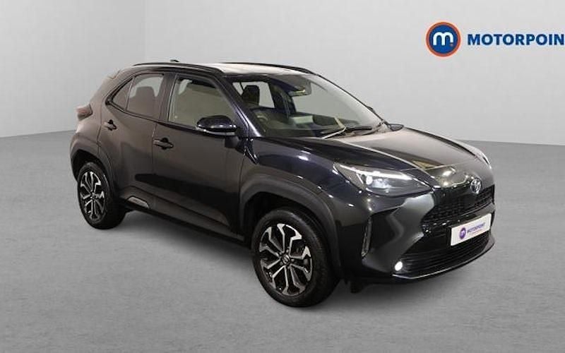 Used 2025 Toyota Yaris Hybrid Design Estate | £20,399 (Super price) - Image 1/4