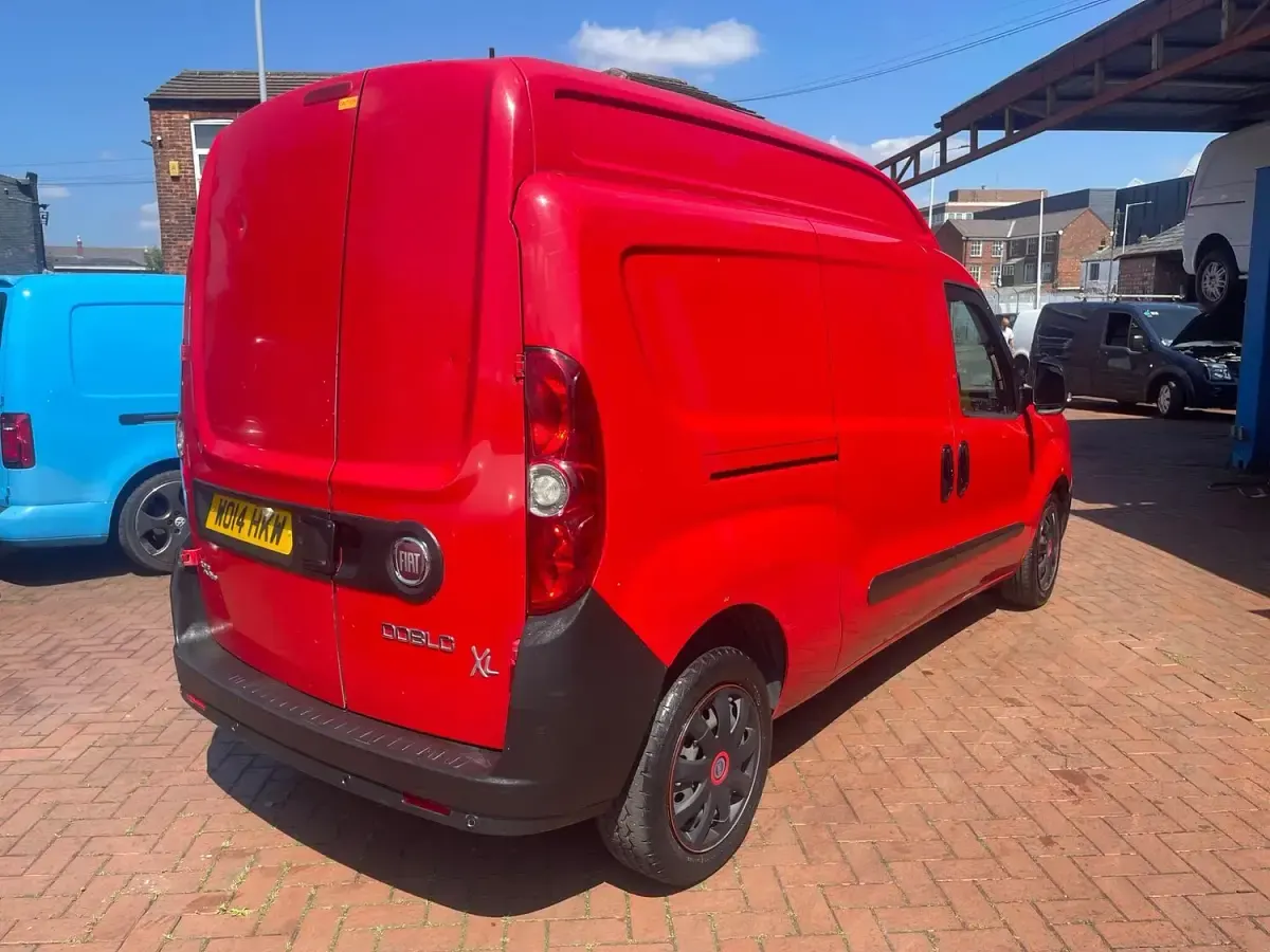 Used Fiat Doblò 105 HP (77 kW) 2014 Red MPV