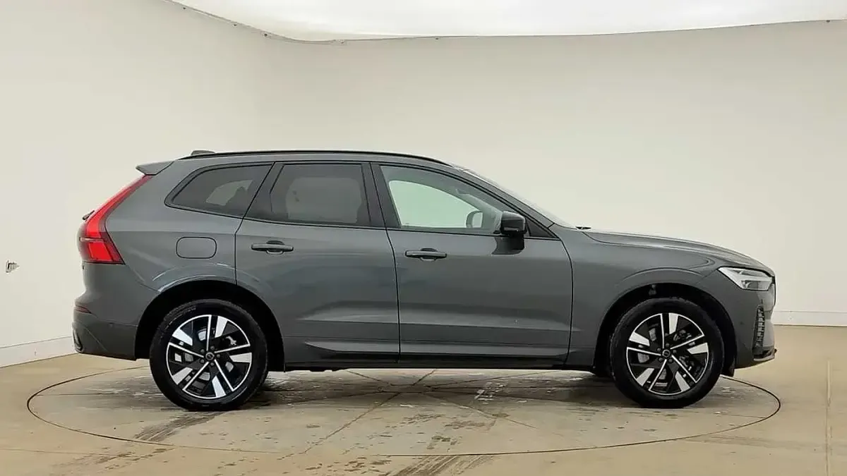 Used Volvo XC60 Plus 247 HP (181 kW) 2025 Green SUV