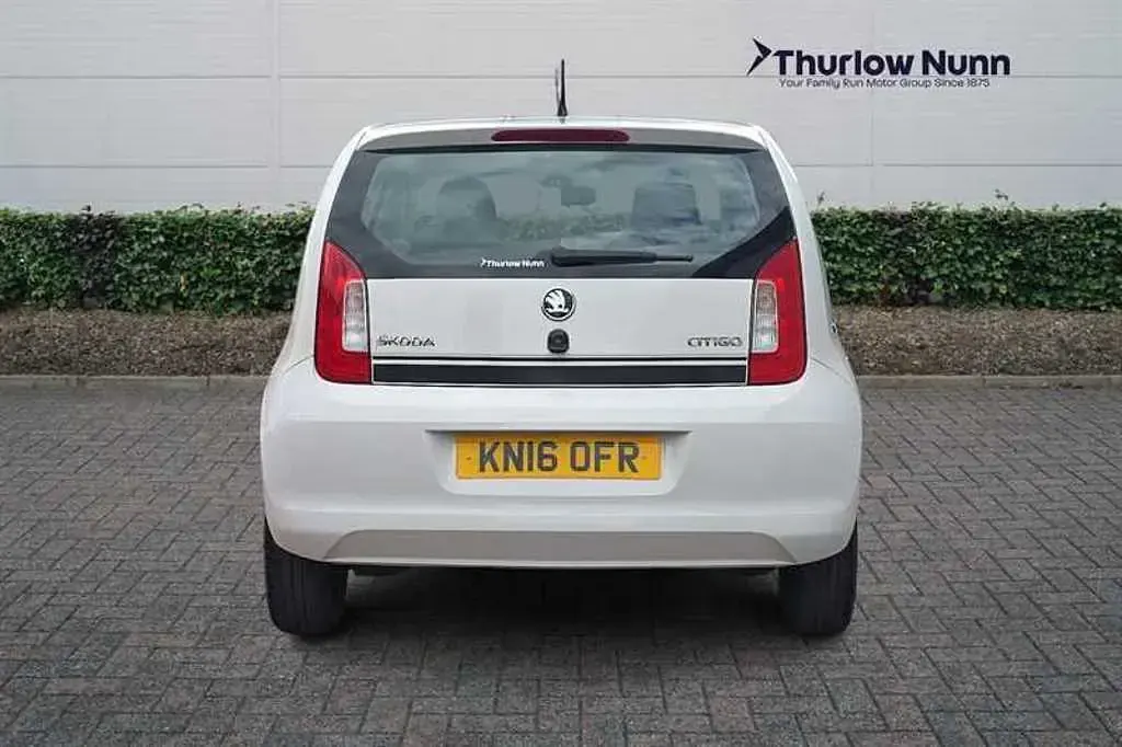 Used Skoda Citigo SE 60 HP (44 kW) 2016 White Hatchback