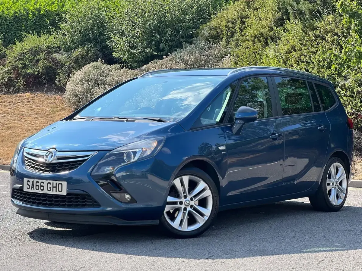 Used Vauxhall Zafira Tourer SRi 140 HP (102 kW) 2016 Blue MPV
