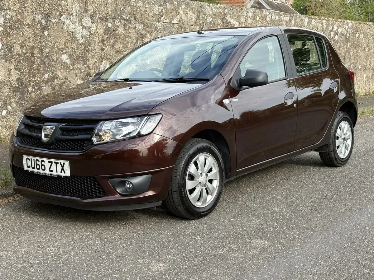 Used Dacia Sandero Ambiance 75 HP (55 kW) 2016 Brown Hatchback