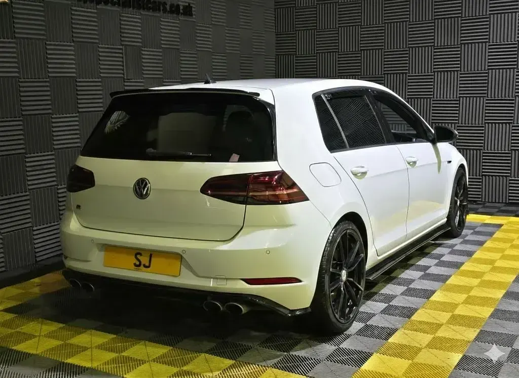 Used VW Golf VII R 310 HP (228 kW) 2017 White Hatchback
