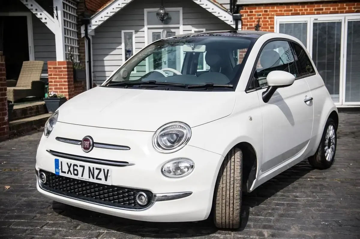 Used Fiat 500 Lounge 69 HP (50 kW) 2017 White Hatchback