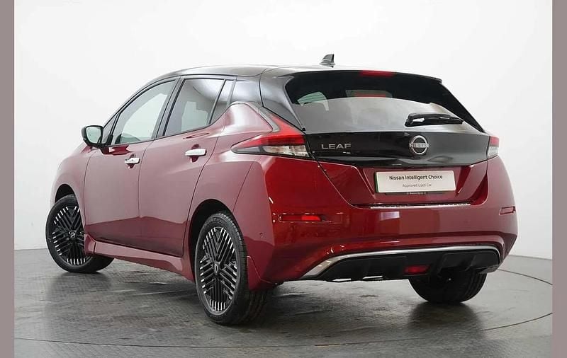 Used Nissan Leaf Tekna 160 kW (218 HP) 2023 Red Hatchback