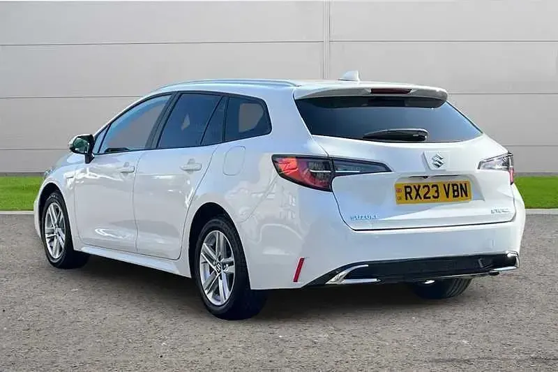Used Suzuki Swace 140 HP (102 kW) 2023 Pure white pearl metallic Estate