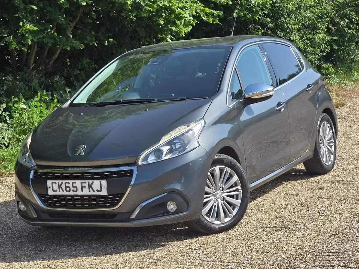 Used Peugeot 208 Allure 73 HP (53 kW) 2015 Grey Hatchback