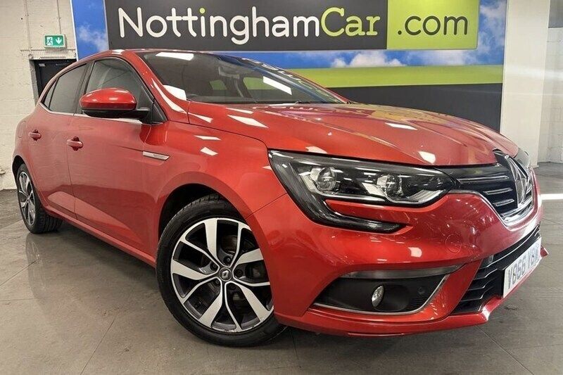 Red Used 2016 Renault Mégane III Dynamique Hatchback | £7,995 (Expensive) - Image 1/1