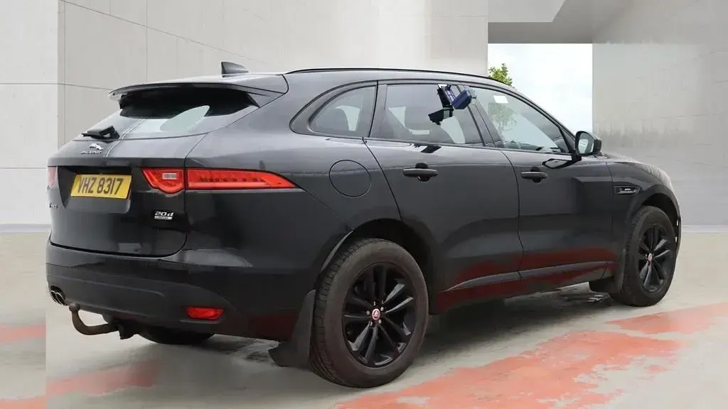 Używany Jaguar F-Pace R-Sport 180 KM (132 kW) 2018 Czarny SUV