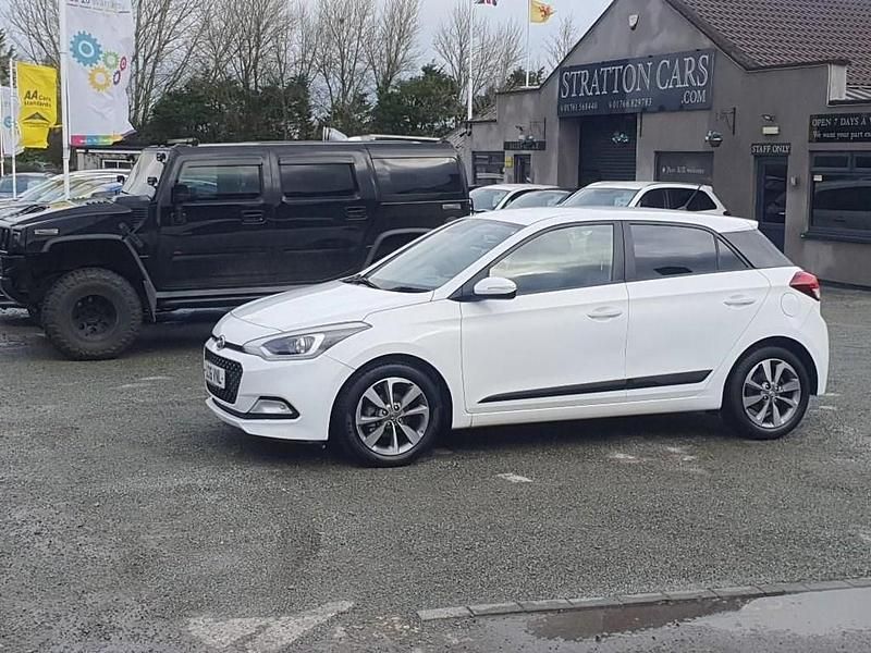 Used Hyundai i20 Premium 100 HP (73 kW) 2016 White Hatchback