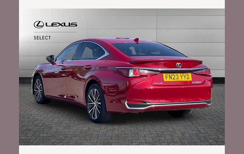 Used Lexus ES300H 214 HP (157 kW) 2023 Red Sedan