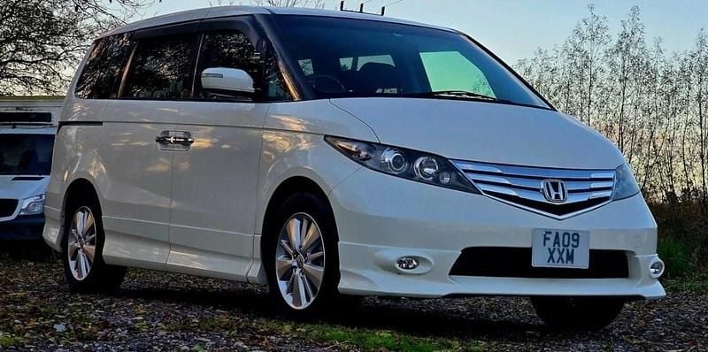 White Used 2009 Honda Elysion Prestige MPV | £7,999 - Image 1/4