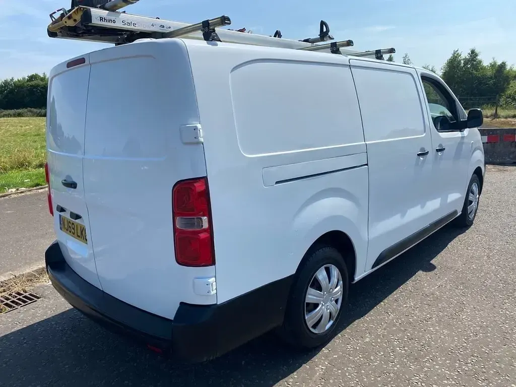 Used Citroën Dispatch 100 HP (73 kW) 2019 White MPV