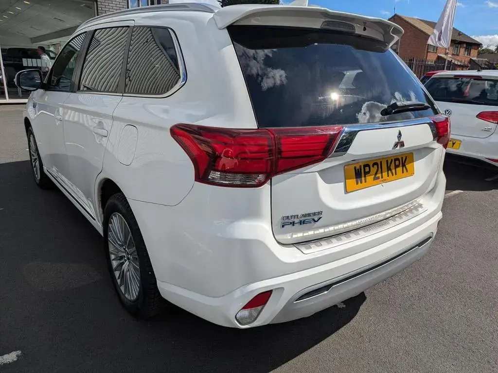 Used Mitsubishi Outlander P-HEV 2021 White SUV