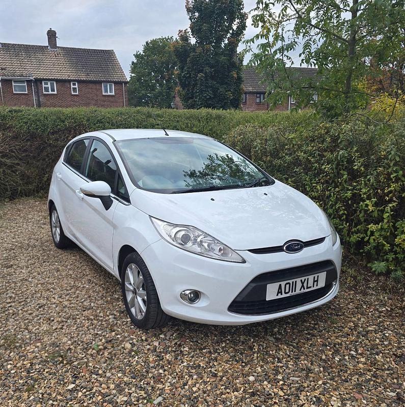 White Used 2011 Ford Fiesta Zetec Hatchback | £3,850 (A bit pricey) - Image 1/4