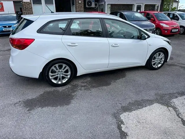 Used Kia Ceed 2015 White Hatchback