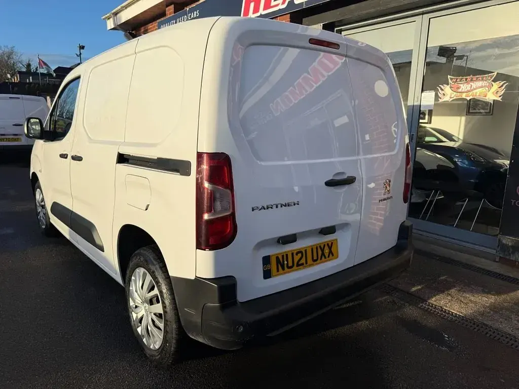 Used Peugeot Partner 102 HP (75 kW) 2021 White MPV