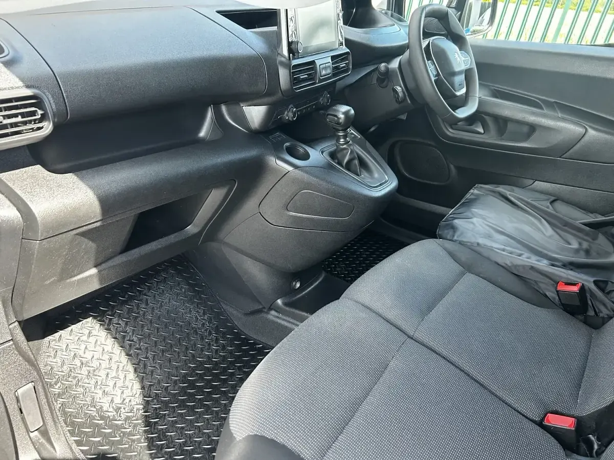 Used Peugeot Partner Premium 131 HP (96 kW) 2022 Grey MPV